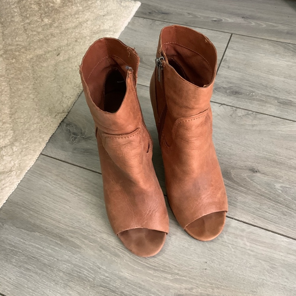 Women’s shoes